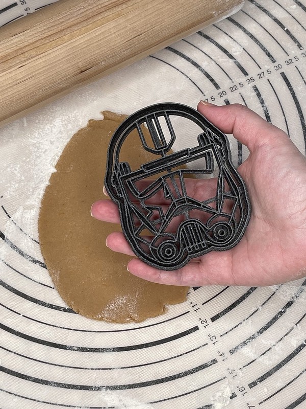 Star Wars Bad Batch Clone Force 99 Hunter Helmet Cookie Cutter Mold 4.75-Inch gallery