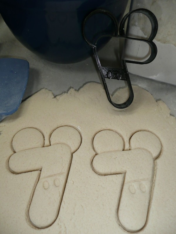 MICKEY MOUSE THEMED DETAILED NUMBERS 0 TO 9 SET OF 10 COOKIE CUTTERS USA PR1640 gallery