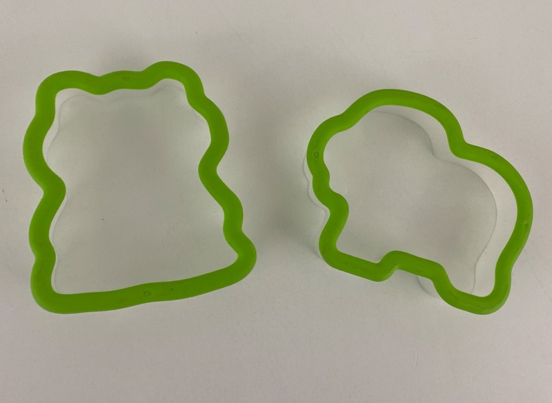 NEW Pet Shaped Cookie Cutter Puppy Dog Kitten Cat Set Green Plastic