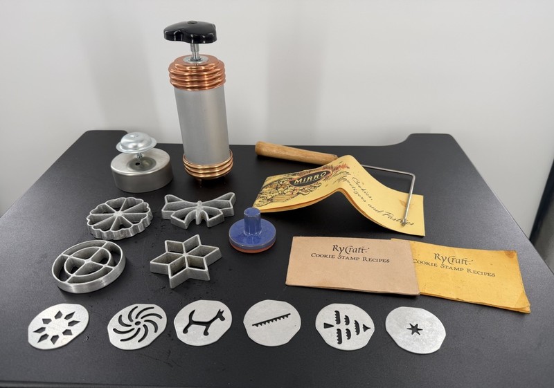 Vintage Mirro & RyCraft Baking Lot Cookie Press, Discs, Heart Stamp, Manual gallery