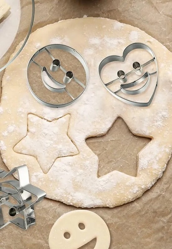 4Pc Metal Cookie Cutter Biscuit Mold Baking Modeling Tool Smile Mickey Dreidel gallery