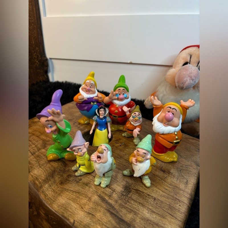 Snow White & 7 Dwarfs Set Hard Plastic + Plush Grumpy Disney Cake Toppers Lot