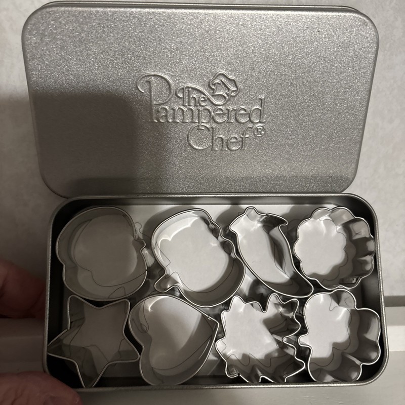 The Pampered Chef Creative Mini Metal Cookie Cutters W/ Tin Case Set Of 8 gallery