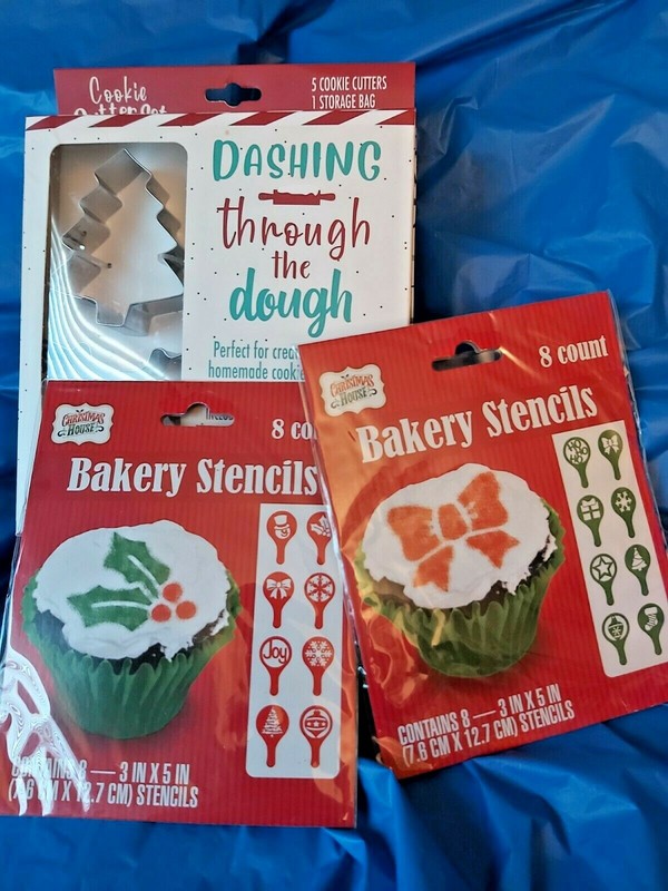 DASHING THROUGH THE DOUGH 6 COOKIE CUTTERS & 16 CHRISTMAS BAKERY STENCILS LOT
