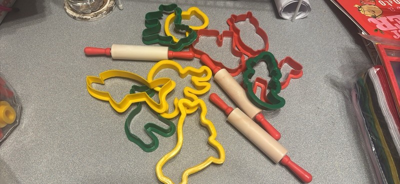 13-Pack Plastic Cookie Cutters w/ Ejector, Multicolor, Disney Mickey Holiday
