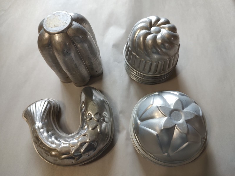 Small Aluminum Dessert Molds – Jello Gelatin Cake Molds – Lot of 24 Pieces