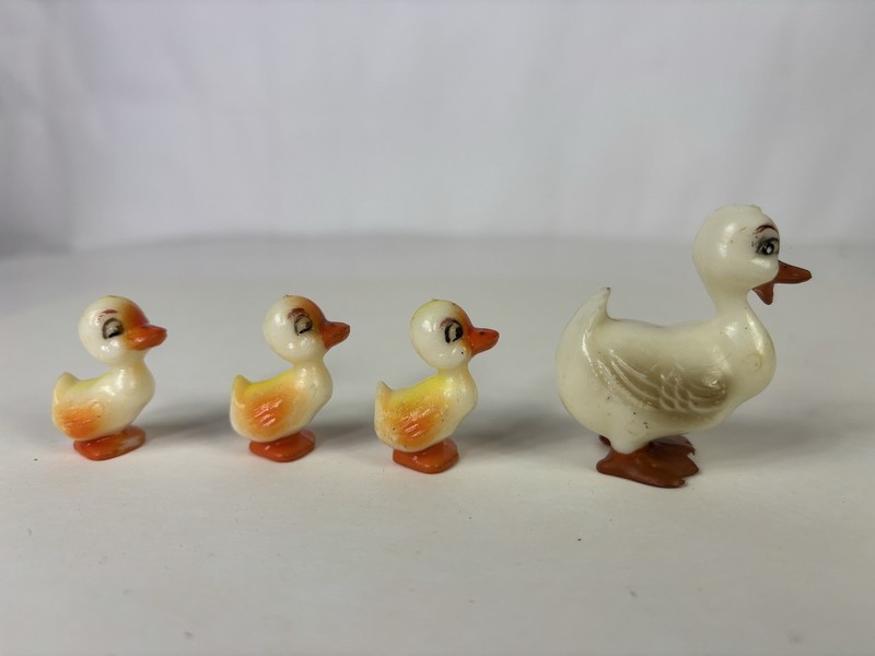 Vintage Wilton Hong Kong Ducks Cake Topper Spring Ducklings Plastic Miniature