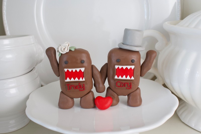 Domokun Wedding Cake Topper – Cute Domo-Kun Figures for Your Kawaii Wedding Cake gallery