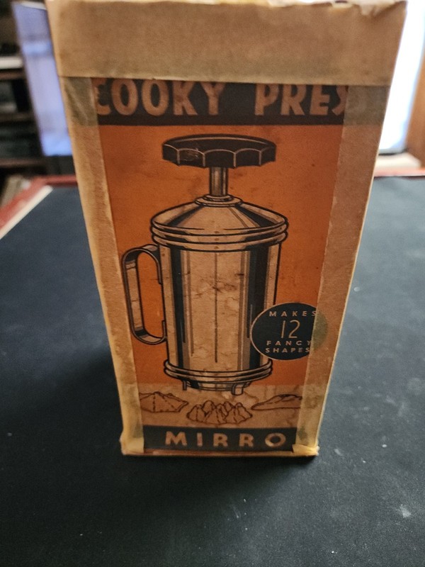 Vintage Mirro Cooky Press W/ multiple discs, manual recipes 21pc Set