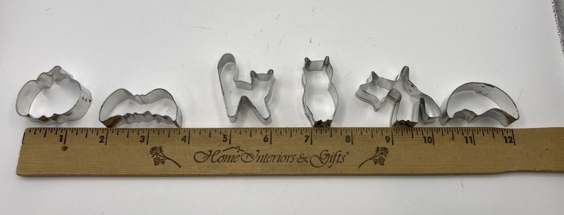 VTG~ 1997~R&M International Halloween Miniature Cookie Cutters~ Stainless In Tin gallery