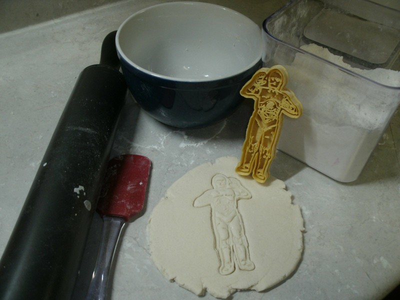 C-3PO HUMANOID ROBOT STAR WARS CHARACTER LIGHTSABER COOKIE CUTTER USA PR750 gallery