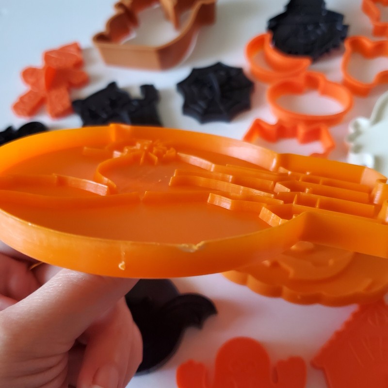 VTG Halloween Plastic Cookie Cutters Hallmark Wilton Lot of 22 Pieces gallery