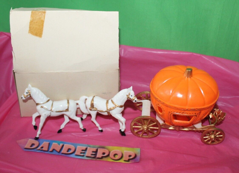 Wilton Vintage Orange Gold Pumpkin Carriage With White Horses Cake Topper Decor