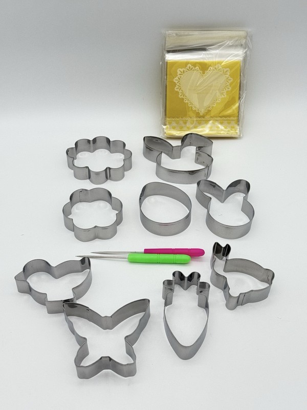 Easter Cookie Cutter Set – 9 pieces – Bunny, Egg, Chick, Butterfly, Carrot, Bags