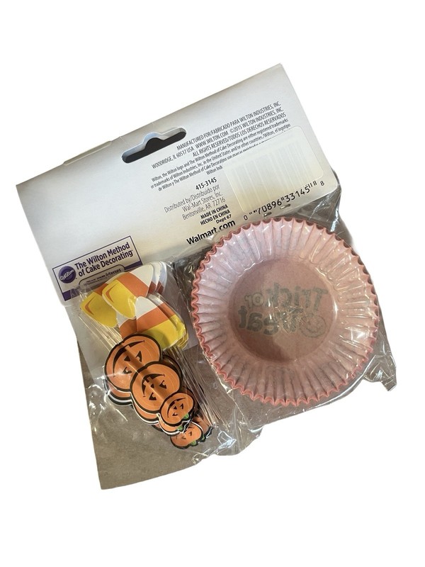 Wilton Halloween Cupcake Decorating Kit Pumpkin Jack O Lantern 24 Cup Liners gallery