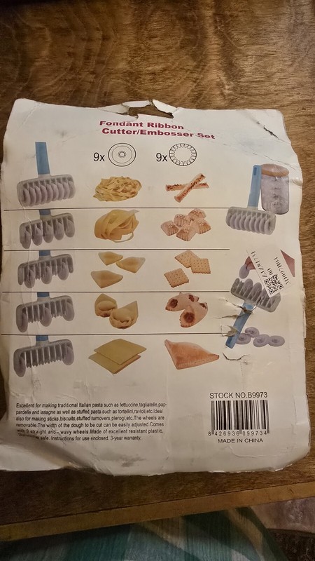 Fondant Ribbon Cutter/Embosser Set Cakes NEW gallery