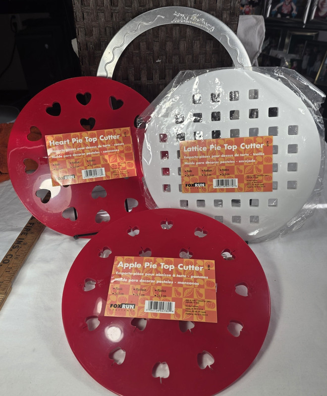 Fox Run Pie Top Cutter Set of 3 Apple Heart Lattice & Mrs. Anderson Crust Shield gallery