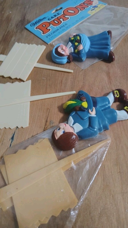 Vtg Pair Boy Girl Pilgrims Blue Wilton Plastic Cake Toppers Harvest Thanksgiving