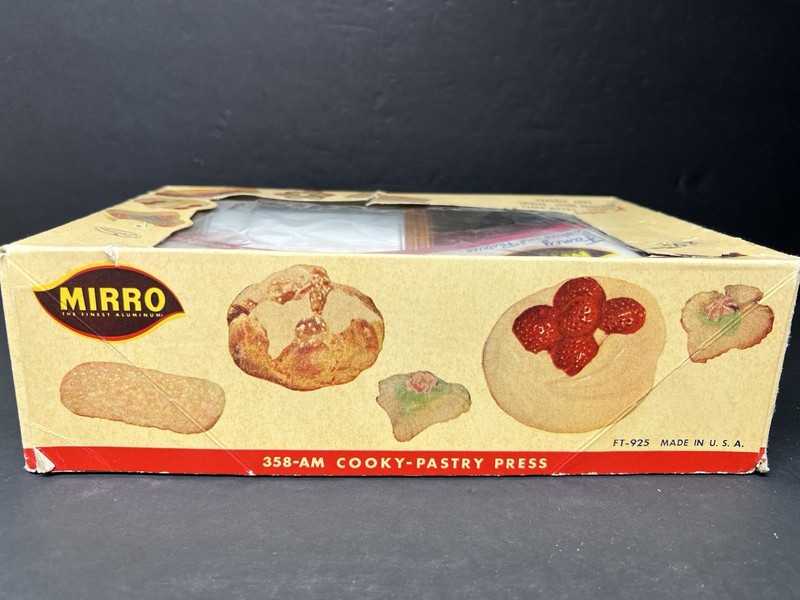 Vintage Mirro Cookie Pastry Press 12 discs 3 Pastry Tips In Box w Book 358-AM gallery