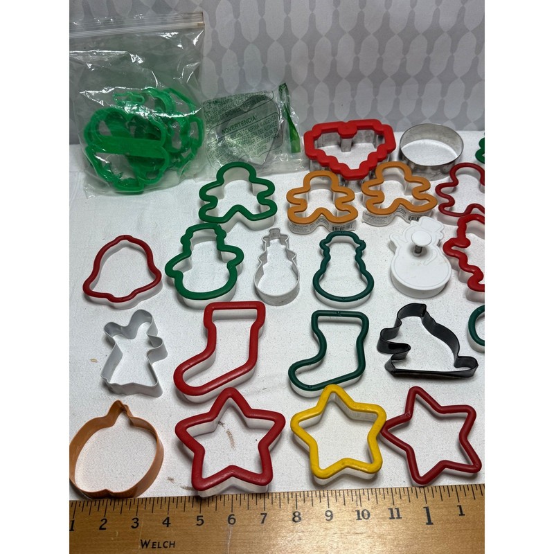 Christmas Cookie Cutter Set Gingerbread Man Tree Star Stocking Elf Santa gallery