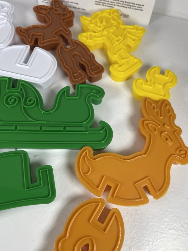 RUDOLPH The RedNosed Reindeer Stand-Up Cookie Cutters Set Of 16 Christmas 2007 gallery