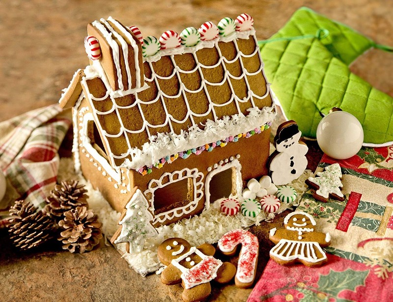 Fox Run Gingerbread House Baking Set (4532) gallery