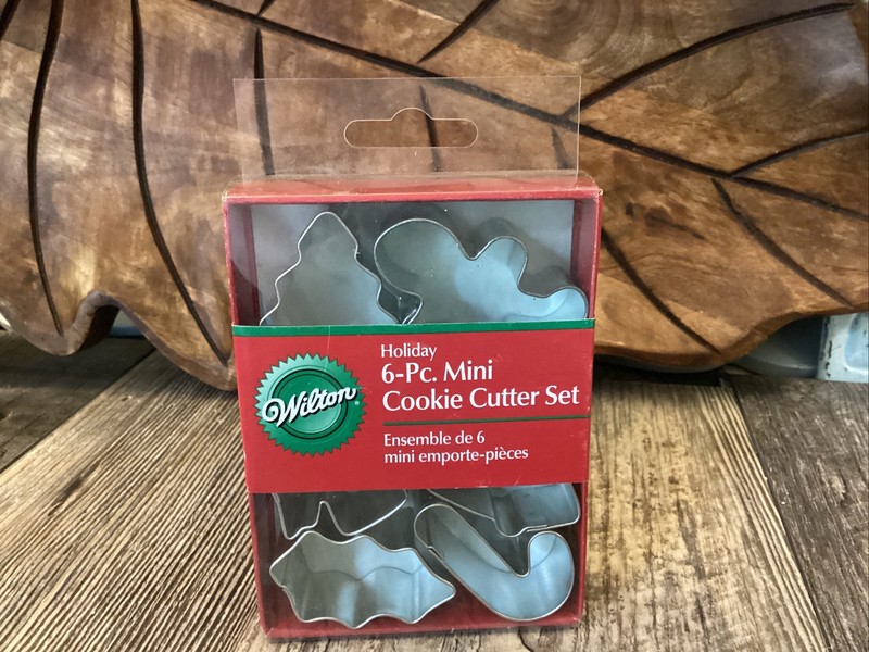 Wilton MINI Metal Cookie Cutter Set 6 pc Christmas Shapes New InBox Gingerbread
