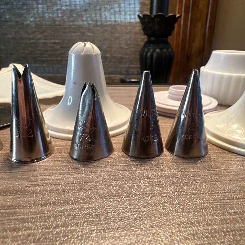 VTG Wilton Cake Decorating Tips Nozzles Made in Korea And Cake Decorating Lot gallery