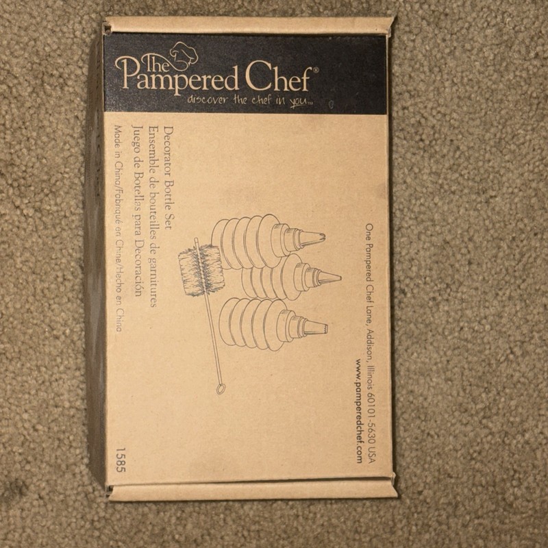PAMPERED CHEF DECORATOR BOTTLE SET new,and In Box See PHOTOS gallery