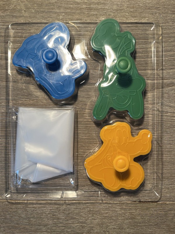 Williams Sonoma Mickey and Friends Cookie Baking Kit 21 Pieces New In Box gallery