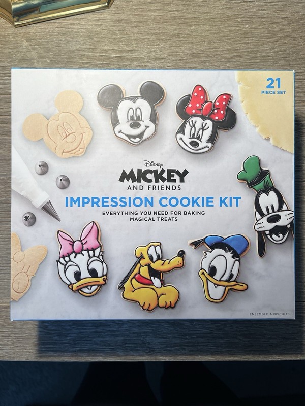 Williams Sonoma Mickey and Friends Cookie Baking Kit 21 Pieces New In Box