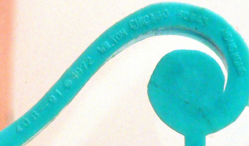 1972 WILTON Cake PRESS Design FONDANT CUTTING Sturdy PLASTIC 3" x 2.75" #4 gallery
