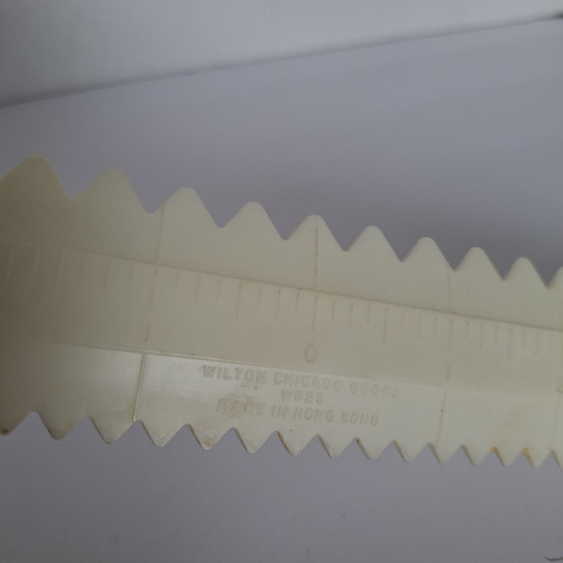 Vtg Wilton Decorating Comb Add A Decorative Finish To Icing From 1" To 12" gallery