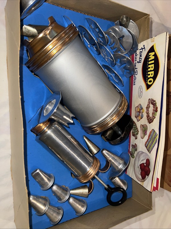Vintage Mirro 350-M Cooky-Pastry Press Hors D'Oeuvres Decorator Set Complete USA gallery