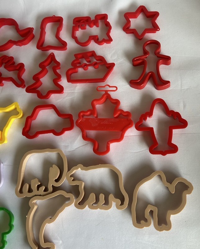 Large Lot Of Plastic Cookie Cutters Animals Christmas Easter Wilton Other gallery
