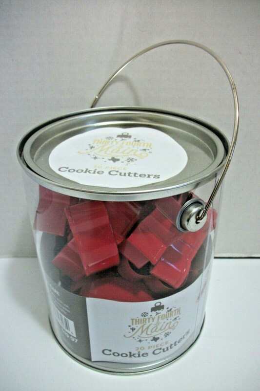 20 Piece Thirty Fourth & Main CHRISTMAS COOKIE CUTTERS New in Container EC