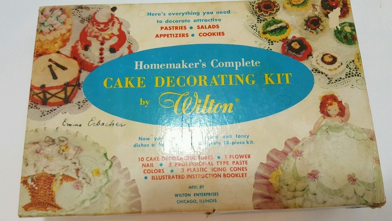 Vintage Wilton Cake Decoration Kit Metal Plastic Tips Cloth Plastic bags IOB