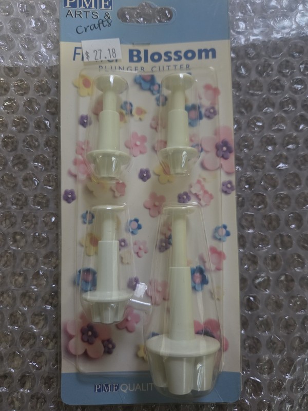 4 Pcs PME- Rounded Flower Blossom/Cookie Cutter Set/Plunger/Cake Decor/Fondant