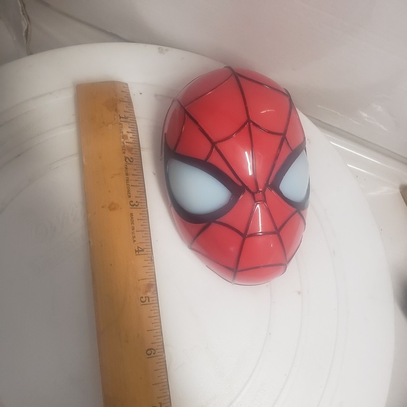 MARVEL SPIDERMAN LIGHT UP CAKE TOPPER -NIGHT LIGHT CLIP ON 5 X 3.25 in.