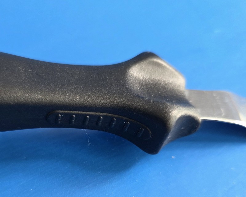 Wilton 8" Tapered Icing Spatula Stainless Steel Blade Comfort Grip Handle Baking gallery