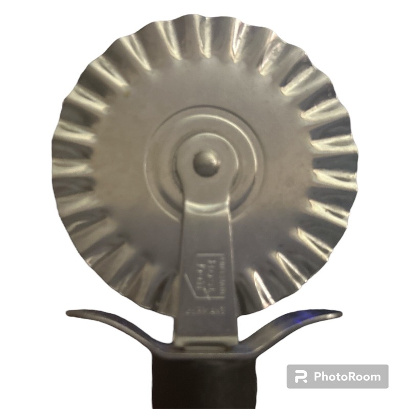 RostFrei Pastry Wheel Cutter/Ravioli Cutter