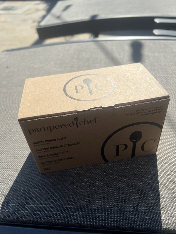 Pampered Chef #1442 Rolling Cookie Cutter NEW/OPEN BOX