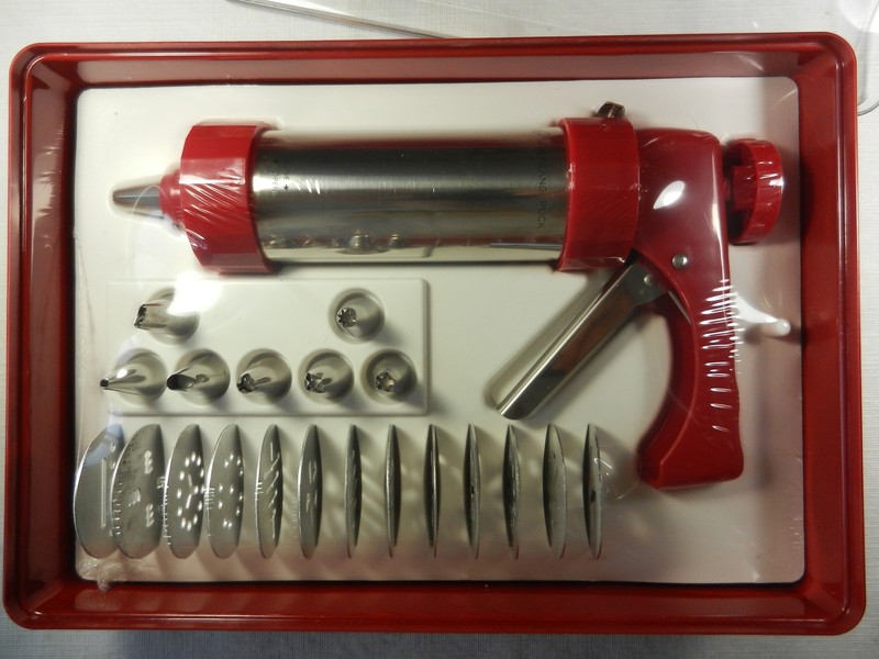WOLFGANG PUCK 23-Piece Cookie Press and Decorating Set (New-Sealed)