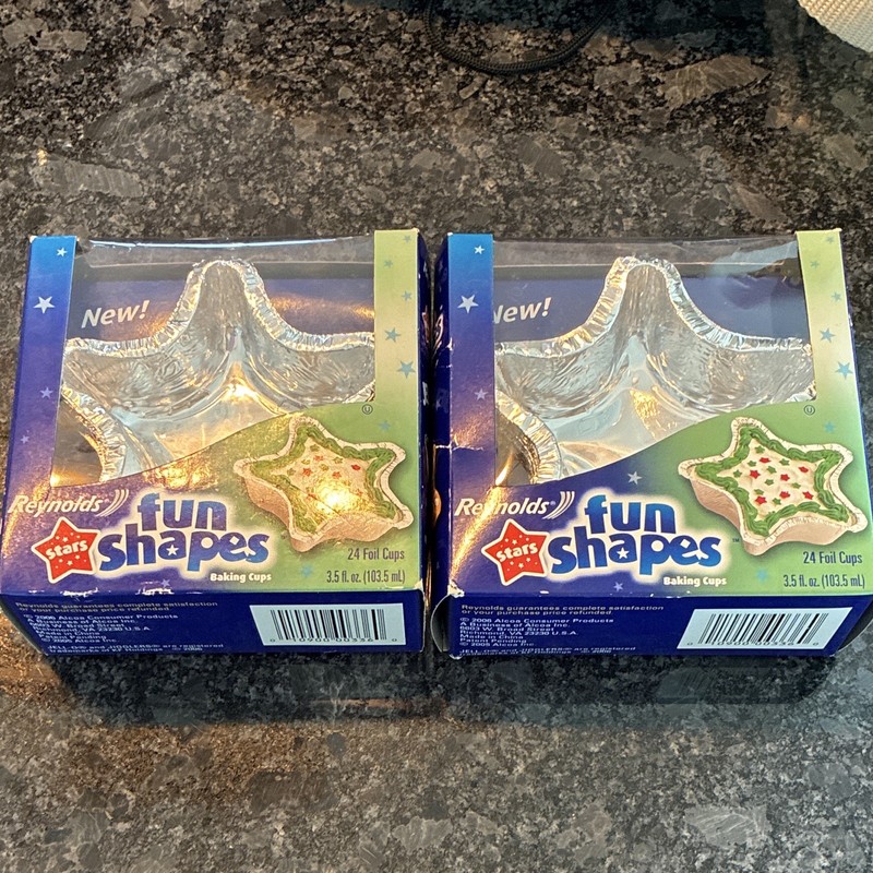 Reynolds Fun Shapes Star Foil Oven-Safe Baking Cups, (2) 24 Packs 3.5 fl oz