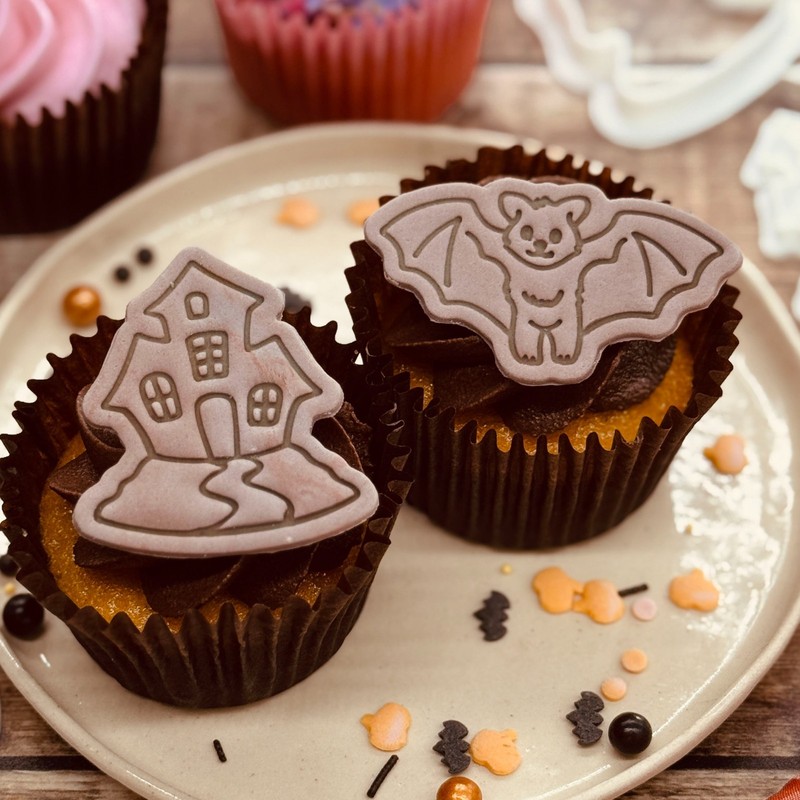 Haunted House & Bat Mini Cookie Cutter + Stamp Set – Spooky Halloween Night gallery