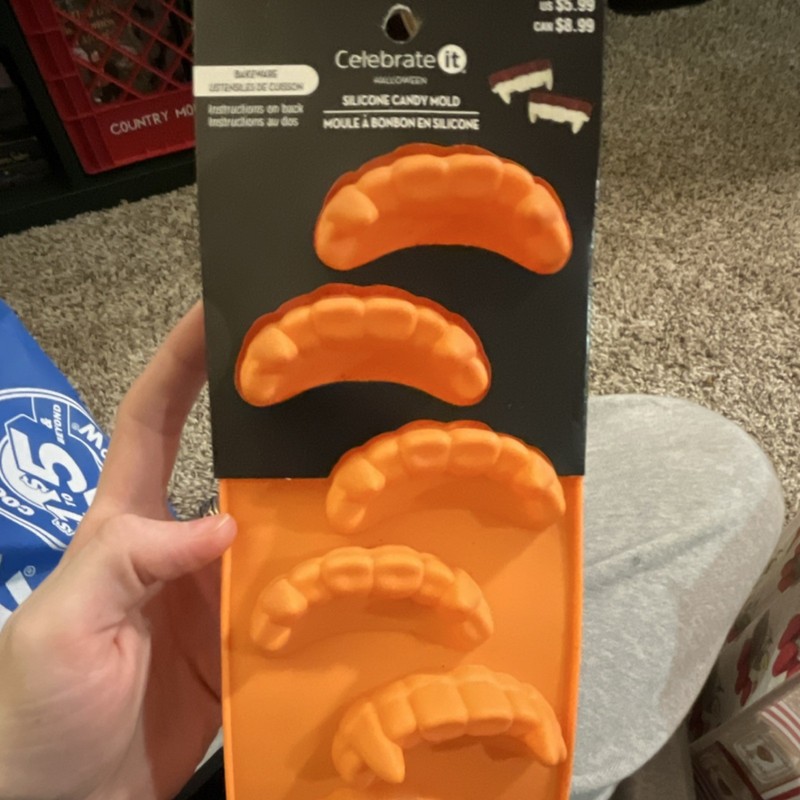 Set of 2 Silicone Candy Molds Halloween Fangs/Brains gallery