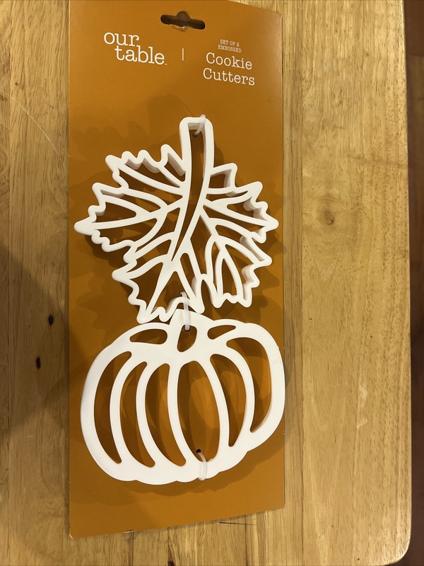 Our Table set of 2 Cookie Cutters Maple Leaf & Pumpkin 5X4X5 NEW