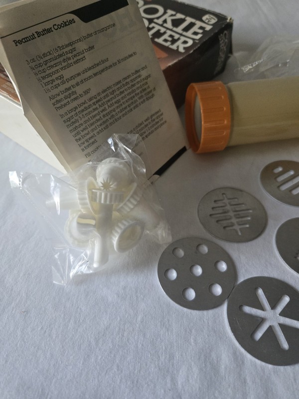 Vtg 1984 Actions Cookie Shooter As Seen on TV Cake Decorator Complete Unused gallery