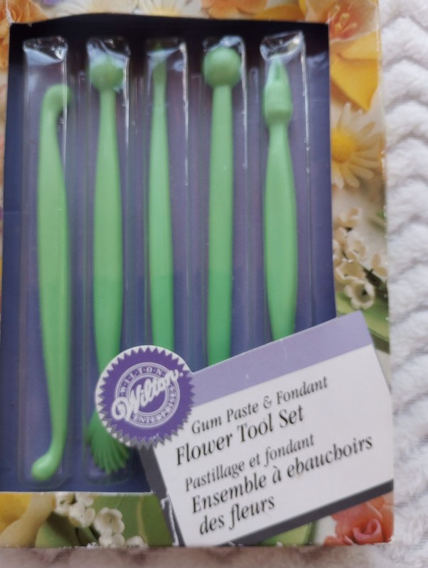 Wilton nib gum paste and fondant flower tool set cake decorating gallery