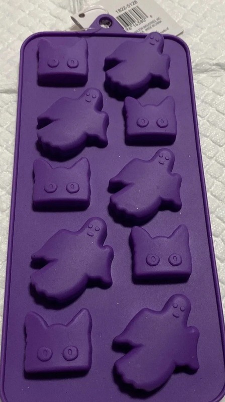 Place & Time WILTON Halloween Foodcrafting Silicone Candy Mold Ghosts & Cats